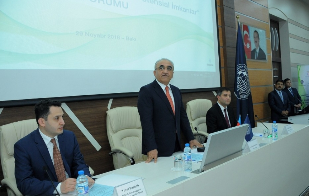 UNEC-də “Bilik əsaslı iqtisadiyyata keçid: Potensial imkanlar” mövzusunda forum keçirilib