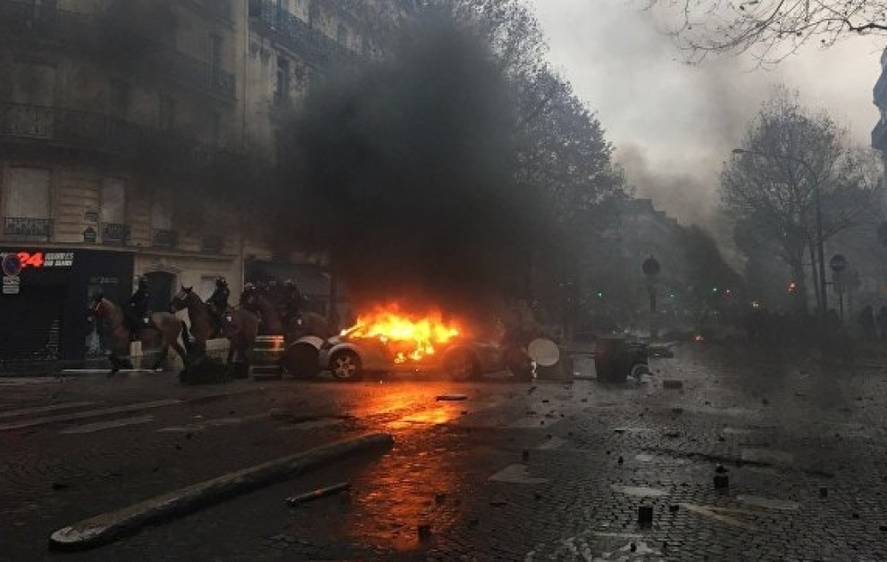 Etiraz aksiyaları nəticəsində Parisə 3 milyon avrodan çox zərər dəyib