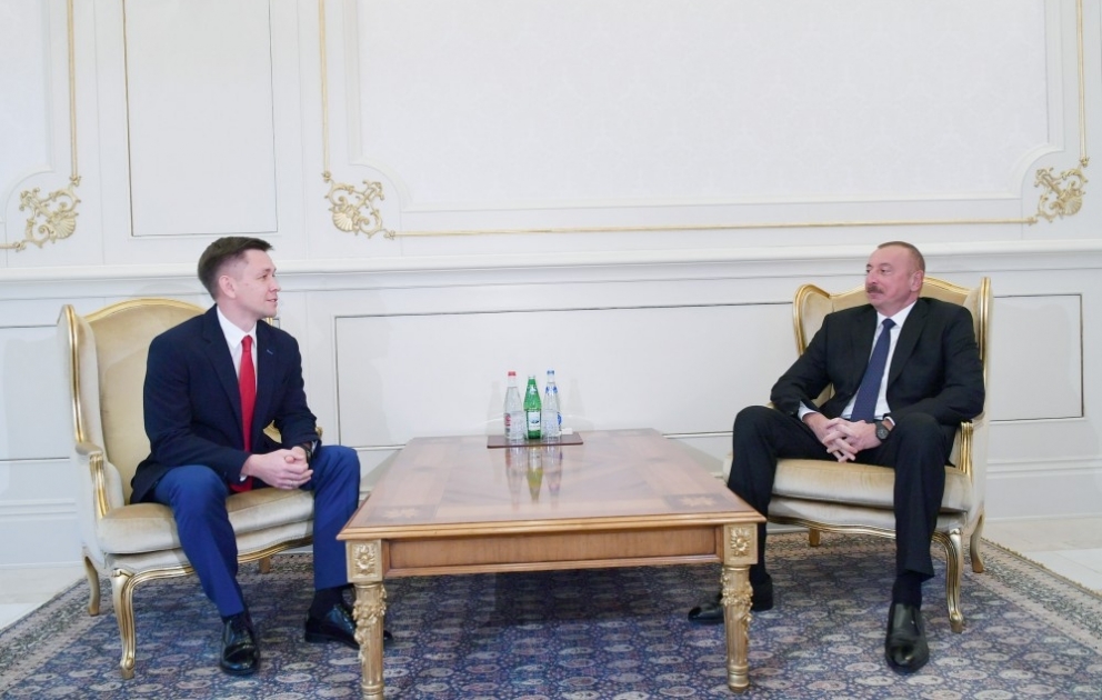 Le président Ilham Aliyev reçoit le ministre russe du développement numérique, des communications et des médias