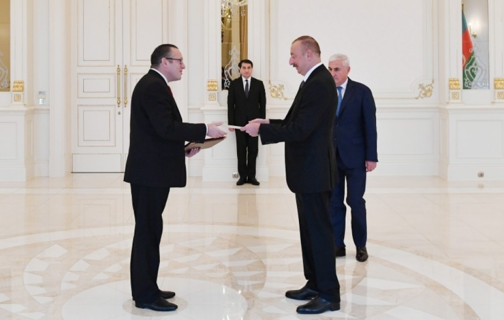 Le président Ilham Aliyev reçoit les lettres de créance du nouvel ambassadeur d’Autriche