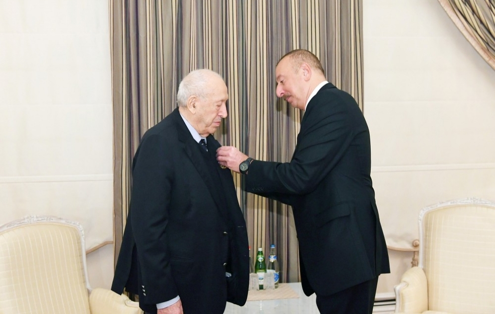 President Ilham Aliyev presented "Labor" Order 1st Class to People’s Artist Tahir Salahov