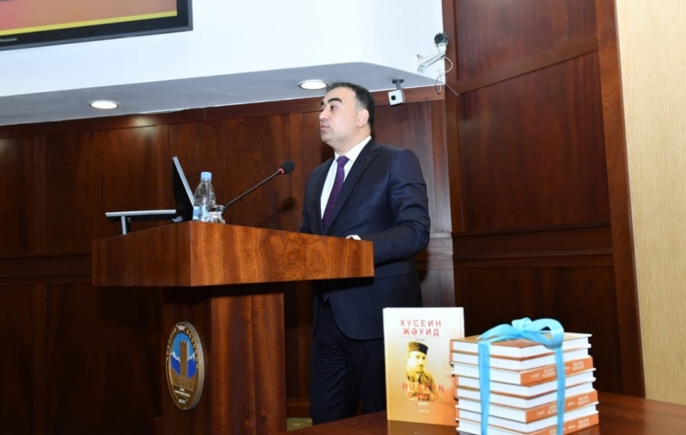 Hüseyn Cavidin şeirləri qazax dilində çap olunub