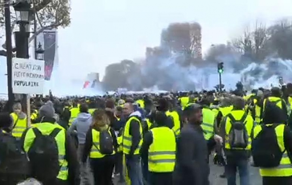 Parisdə etiraz aksiyaları zamanı saxlanılanların sayı 1700 nəfəri ötüb