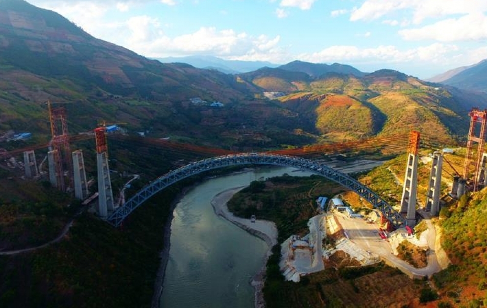 China builds four-lane railway arch bridge with world's longest span