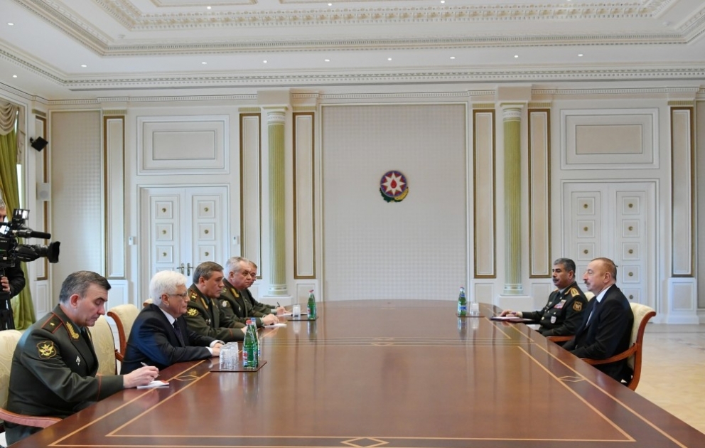 Le président Ilham Aliyev reçoit une délégation menée par le chef d’état-major des armées russes