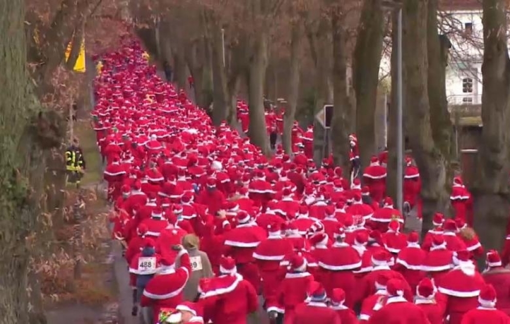 Almaniyada Santa Klauslar yürüşə çıxıb