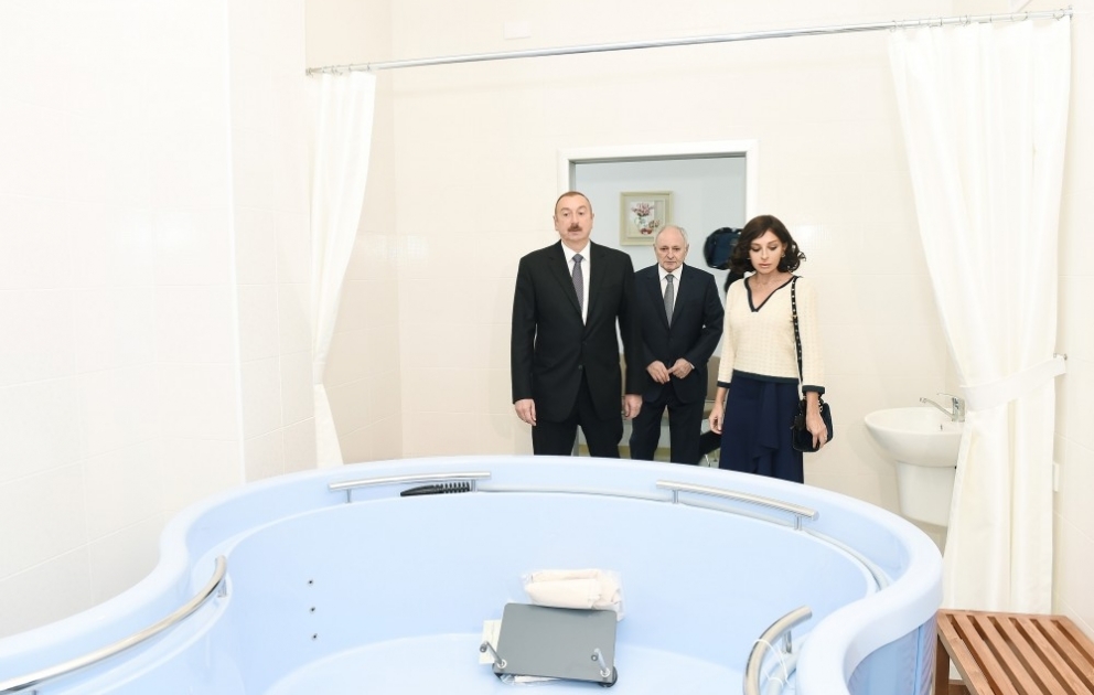 Prezident İlham Əliyev Bakıda Elmi-Tədqiqat Tibbi Bərpa İnstitutunda əsaslı yenidənqurmadan sonra yaradılan şəraitlə tanış olub