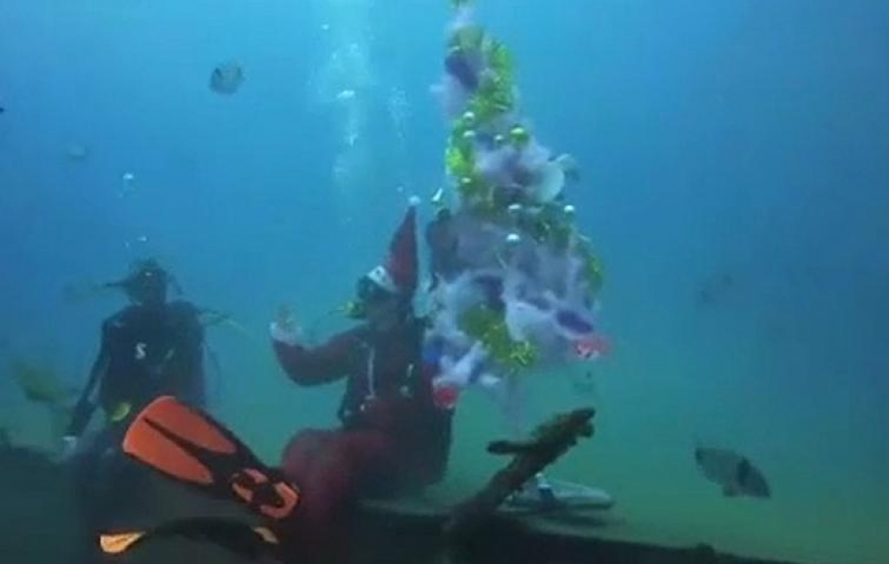Chypre: un arbre de Noël monté au fond de la mer