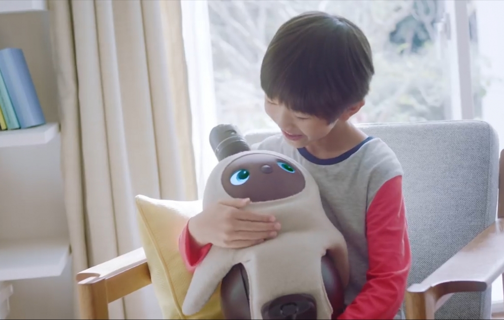 Yaponiyada ev heyvanını əvəz edən robot satışa çıxarılıb