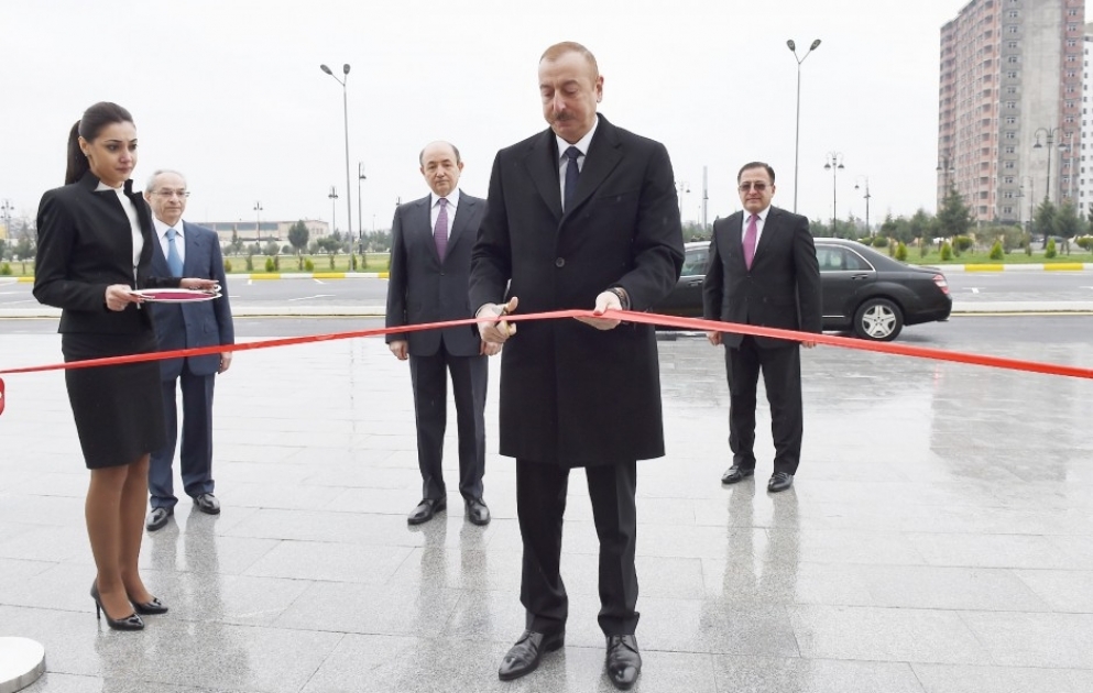 Binəqədi Rayon Məhkəməsinin yeni inzibati binasının açılışı olub 
Prezident İlham Əliyev açılışda iştirak edib