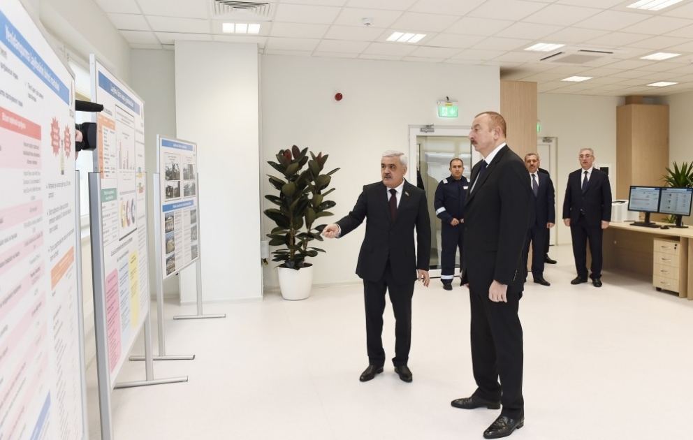 Le président Ilham Aliyev inaugure une centrale à bitume et une station de ravitaillement en GNL à la raffinerie de pétrole