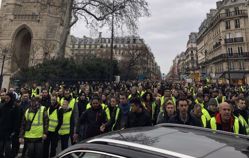 Parisdə “sarı jiletlər” aksiyaçıları kodlaşdırılmış ismarıclarla hərəkət edirlər