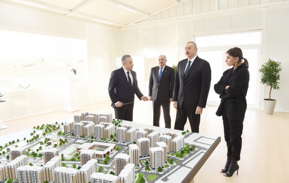 Mənzil İnşaatı Dövlət Agentliyinin Yasamal yaşayış kompleksinin açılışı olub 
Prezident İlham Əliyev və birinci xanım Mehriban Əliyeva açılışda iştirak ediblər