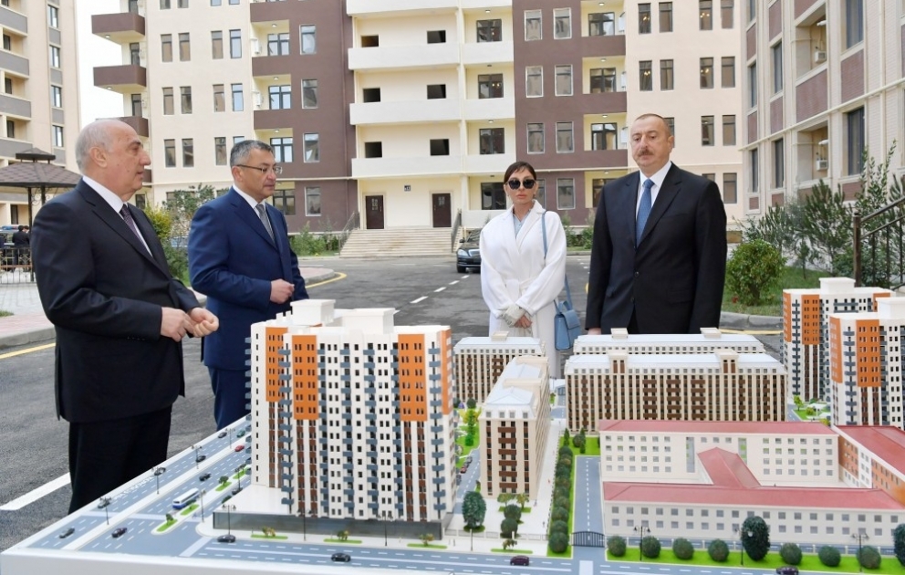 Präsident Ilham Aliyev weiht neuen Wohnkomplex für Flüchtlingsfamilien in Sumgayit ein