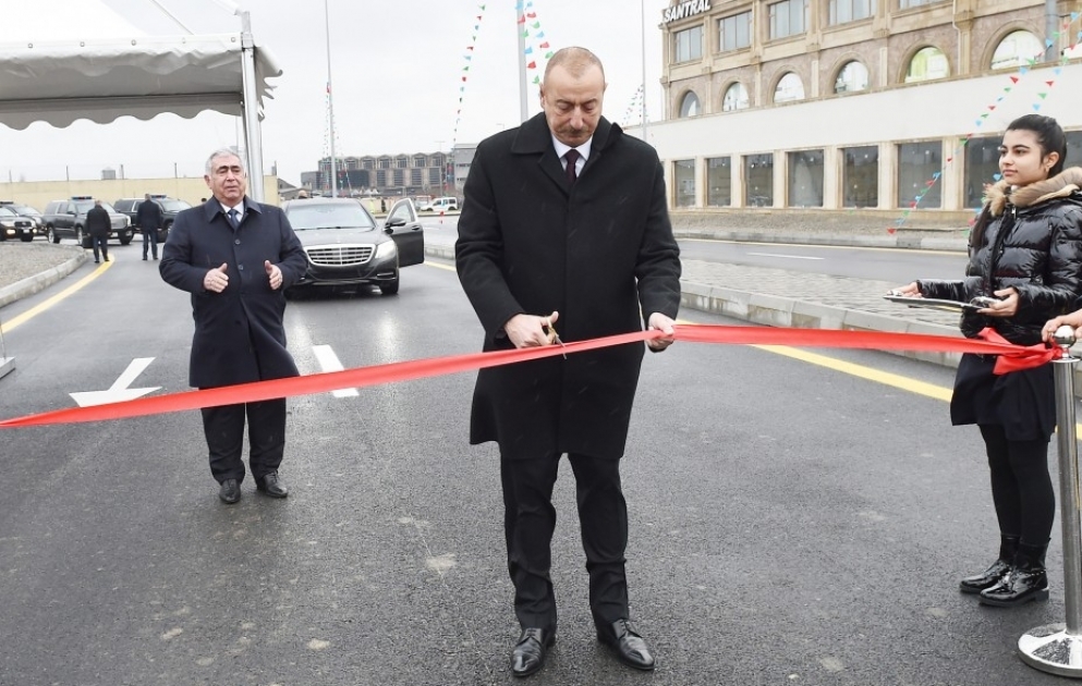 Präsident Ilham Aliyev weiht Automobilstraße Balakhani-Binagadi ein