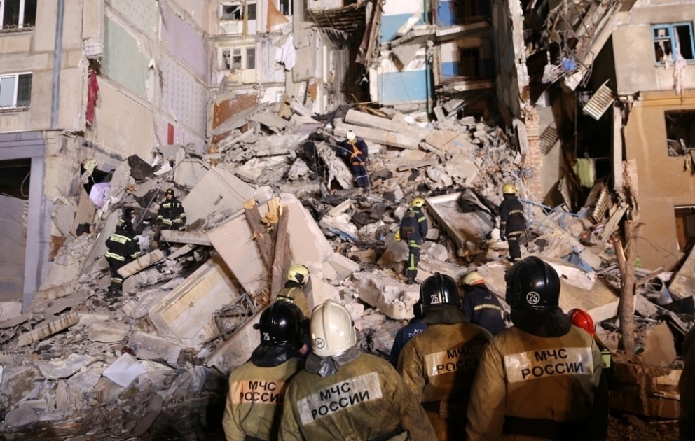 Maqnitoqorskda yaşayış binasında baş verən partlayış nəticəsində ölənlərin sayı 32-yə çatıb YENİLƏNİB