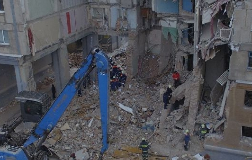 Maqnitoqorskdakı yaşayış binasında baş vermiş partlayışdan sonra 400-dən çox insan evsiz qalıb