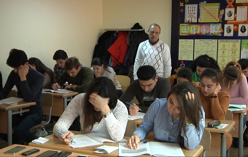 11-ci sinfi bitirə bilməyən şəxslər imtahan verib
