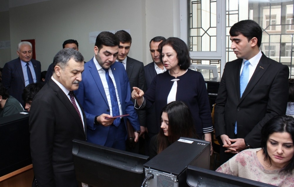Media nümayəndələri AzMİU-da imtahanların gedişini izləyiblər