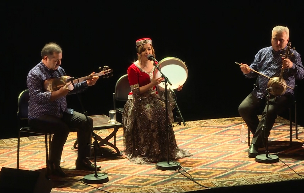 Parisdə Azərbaycan muğam triosunun konserti olub