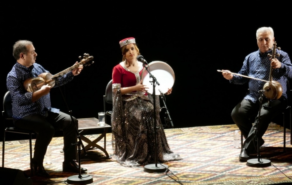 Aserbaidschanisches Mugam-Trio gab Konzert in Paris