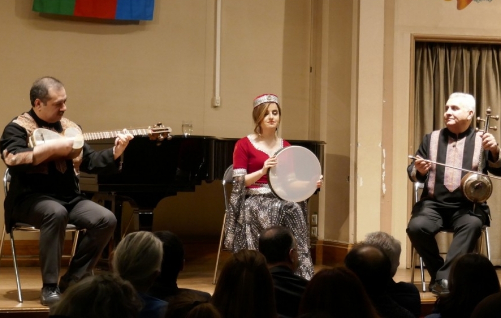Lionda Azərbaycanda qadınlara səsvermə hüququnun verilməsinin 100 illiyi münasibətilə konsert keçirilib
