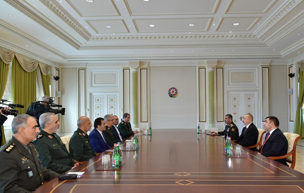 Le président Ilham Aliyev reçoit une délégation menée par le chef d’état-major des armées iraniennes