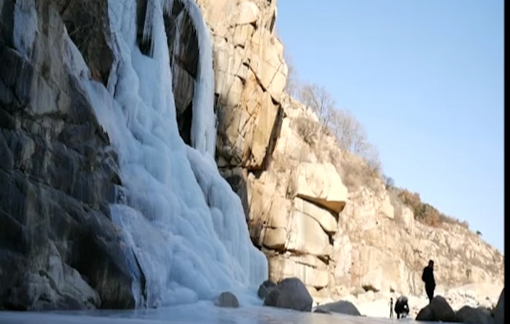Des cascades prises par la glace