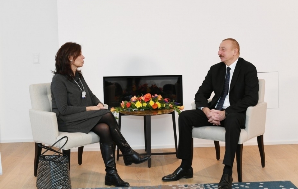 Aserbaidschans Präsident Ilham Aliyev trifft sich mit Cisco-Vizepräsident