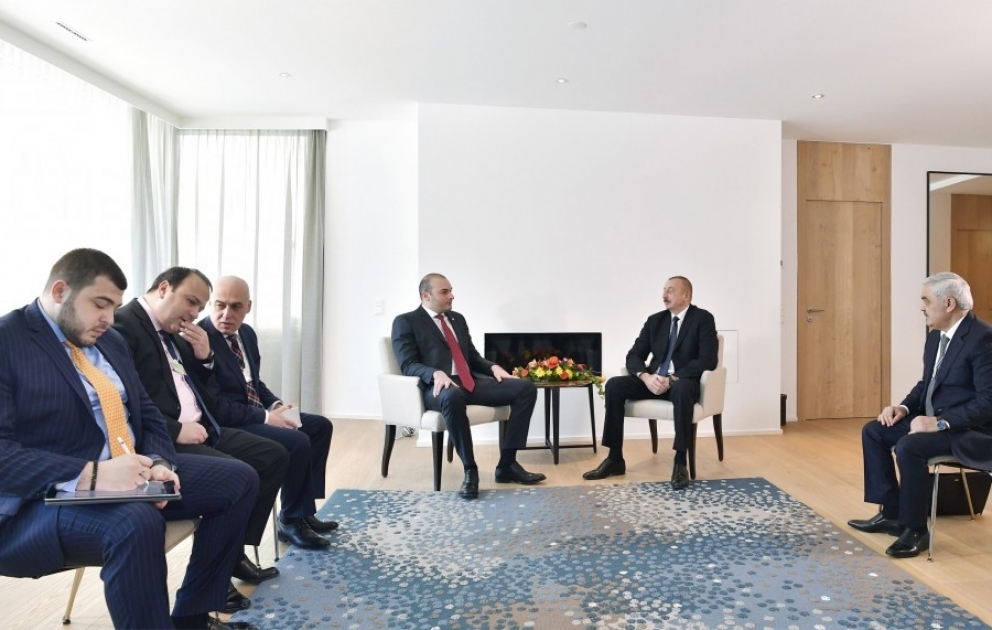 Le président azerbaïdjanais et le Premier ministre géorgien se sont entretenus à Davos