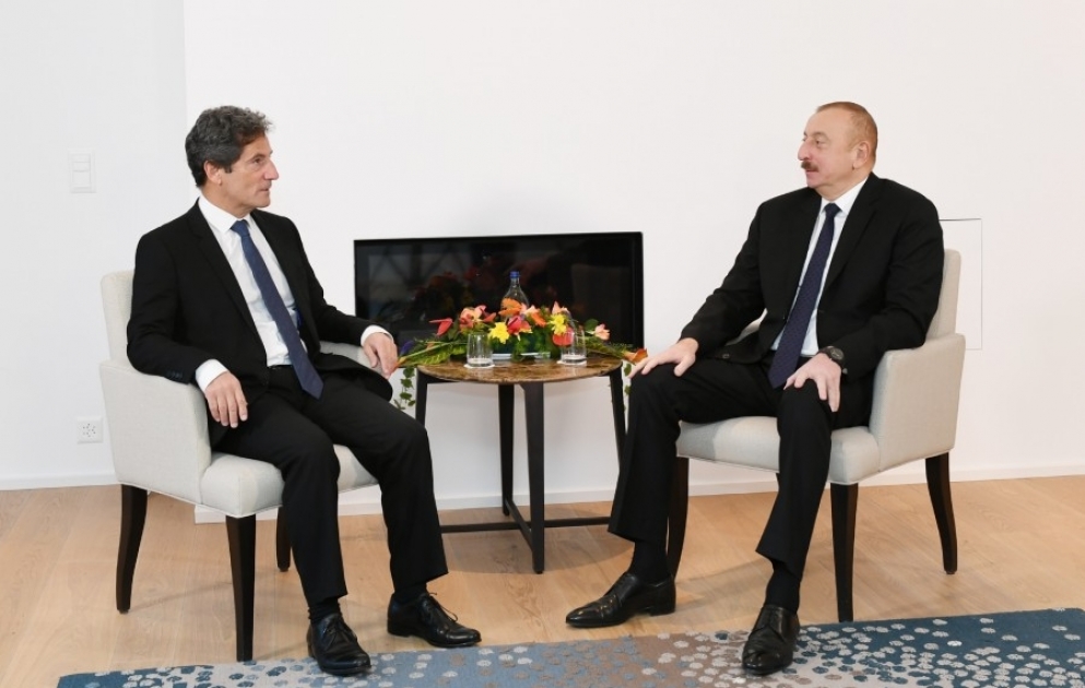 WEF in Davos: Präsident Ilham Aliyev trifft mit Exekutiv-Vizepräsident von “Suez Group“