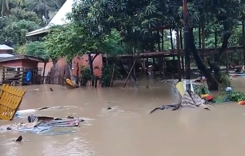 Le bilan des inondations et des glissements de terrain en İndonésie en s'élève à 59 morts
