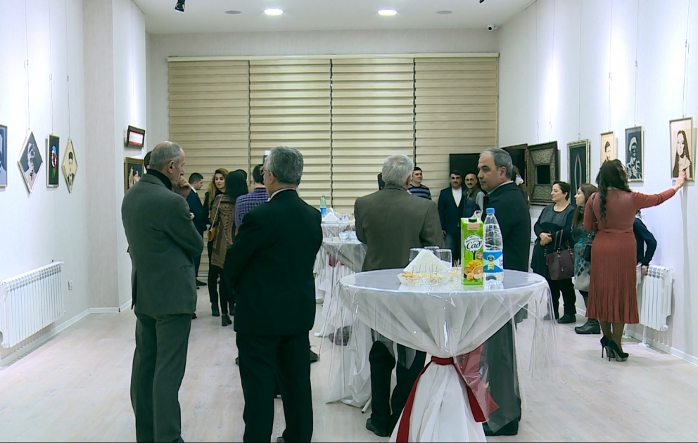 Tarixi şəxsiyyətlərin ipəkdə portlerlərindən ibarət sərgi açılıb