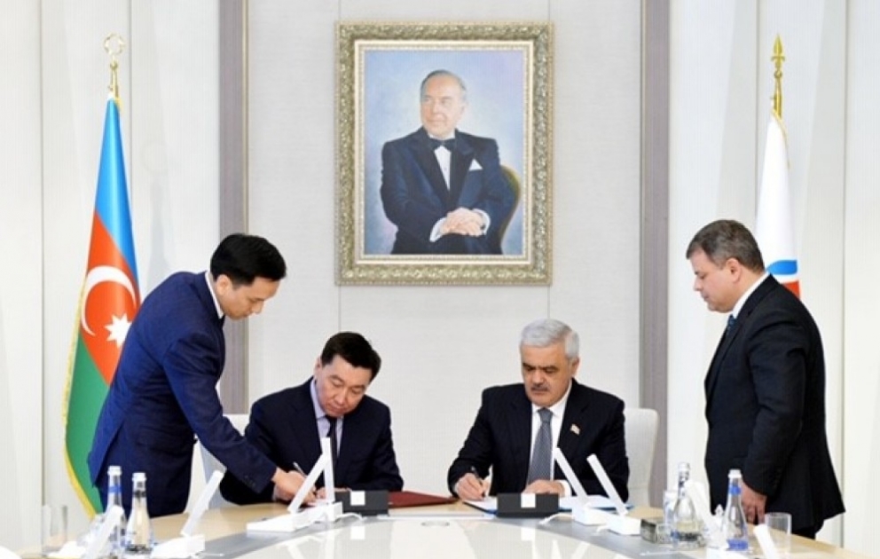 SOCAR “KazMunayQaz” ilə anlaşma memorandumu imzalayıb