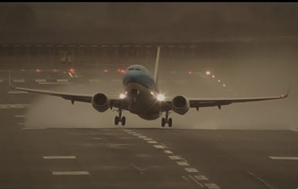 Starker Wind nimmt Einfluss auf Landung des Flugzeugs