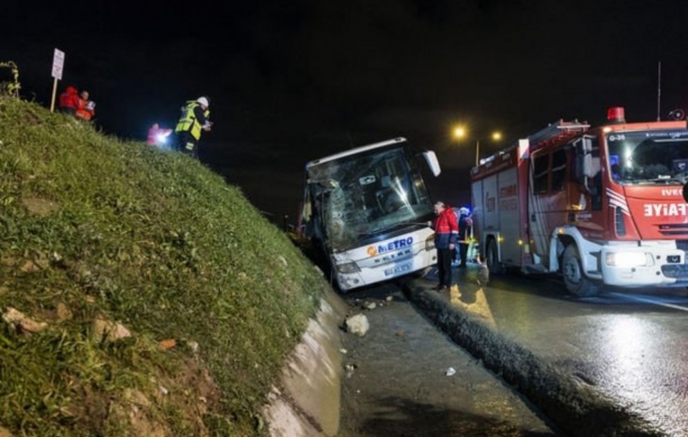 İstanbulda avtobus qəzası: 3 ölü, 21 yaralı