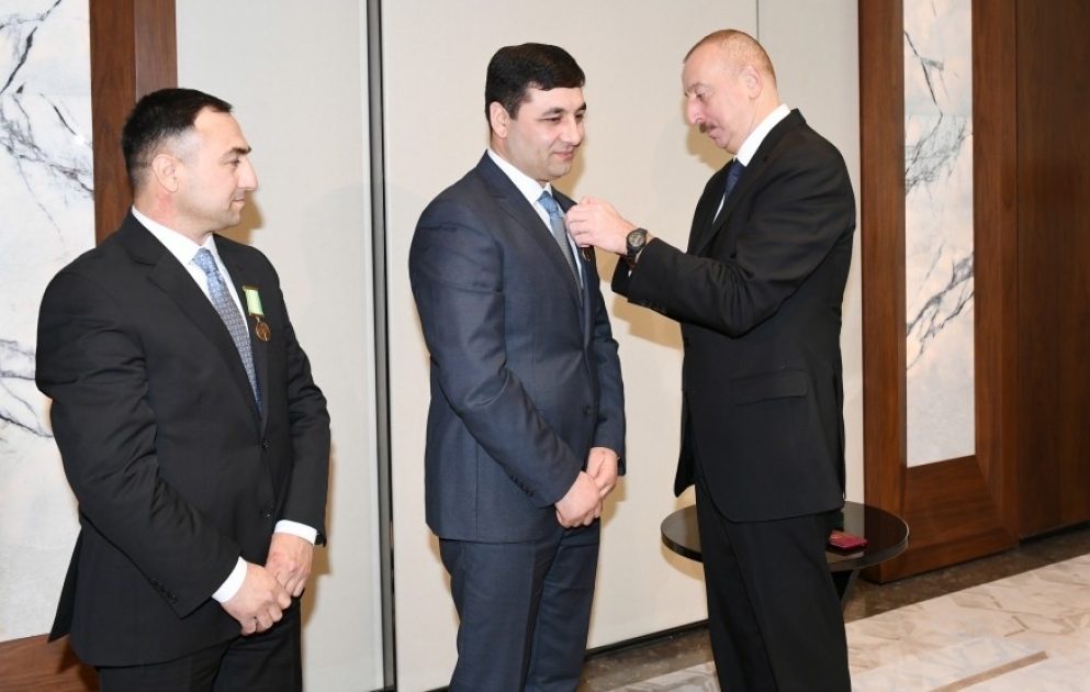 President Ilham Aliyev awarded Sabir and Umud Shirinov brothers “For Bravery” medal