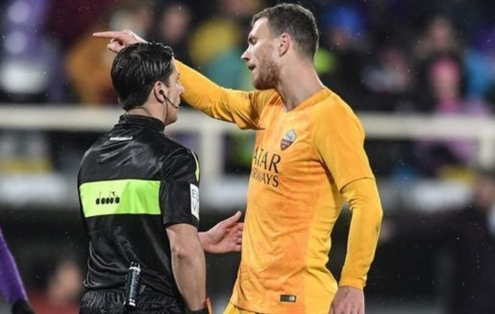 “Roma”nın hücumçusu Edin Ceko hakimi təhqir etdiyi üçün 10 min avro ödəməli olacaq