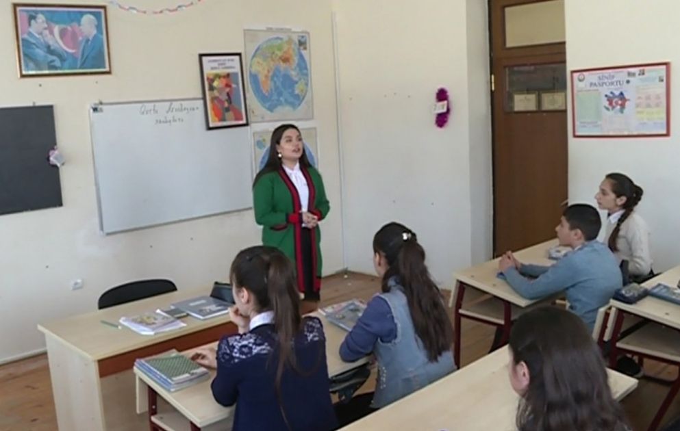 Qubada müəllim işləyən bakılı qız