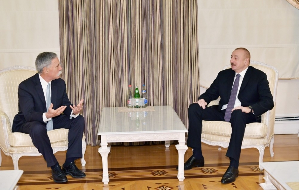 Le président Ilham Aliyev reçoit le PDG de Formula One Group
