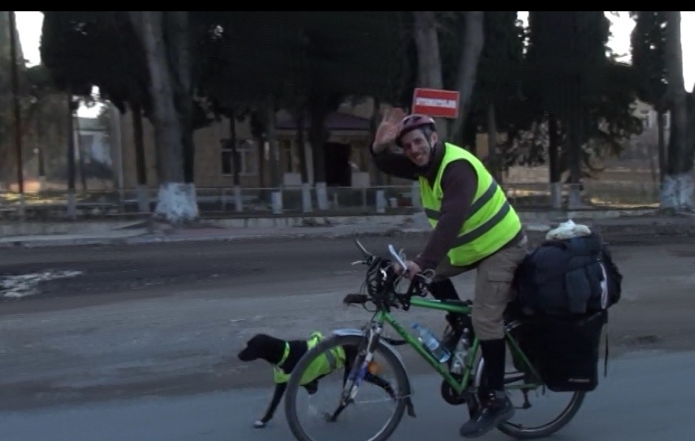 Velosipedlə dünya səyahətinə çıxan polşalı turist Tovuzda