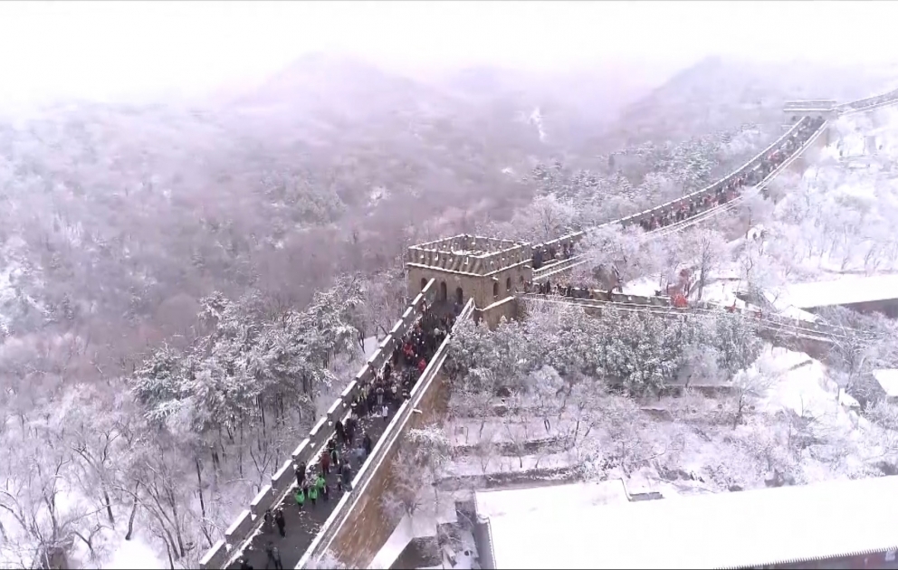 Eines der sieben Weltwunder der Neuzeit - Chinesische Mauer im Winter