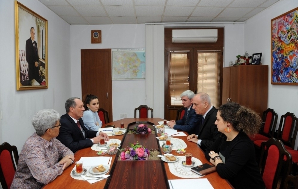 Kubas Botschafter in Aserbaidschan besucht AZERTAC