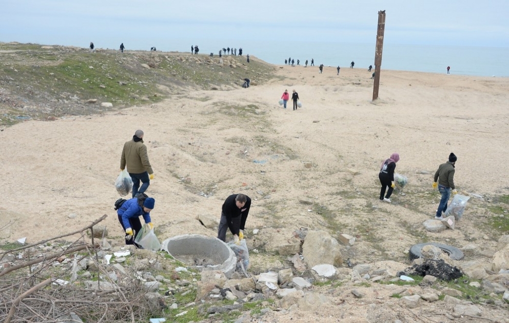 Bilgəhdə Xəzərin sahil zolağı plastik tullantılardan təmizlənib
