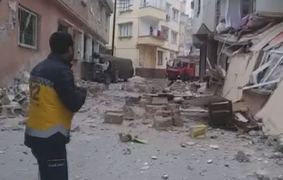 Türkiyədə yaşayış binasında partlayış olub