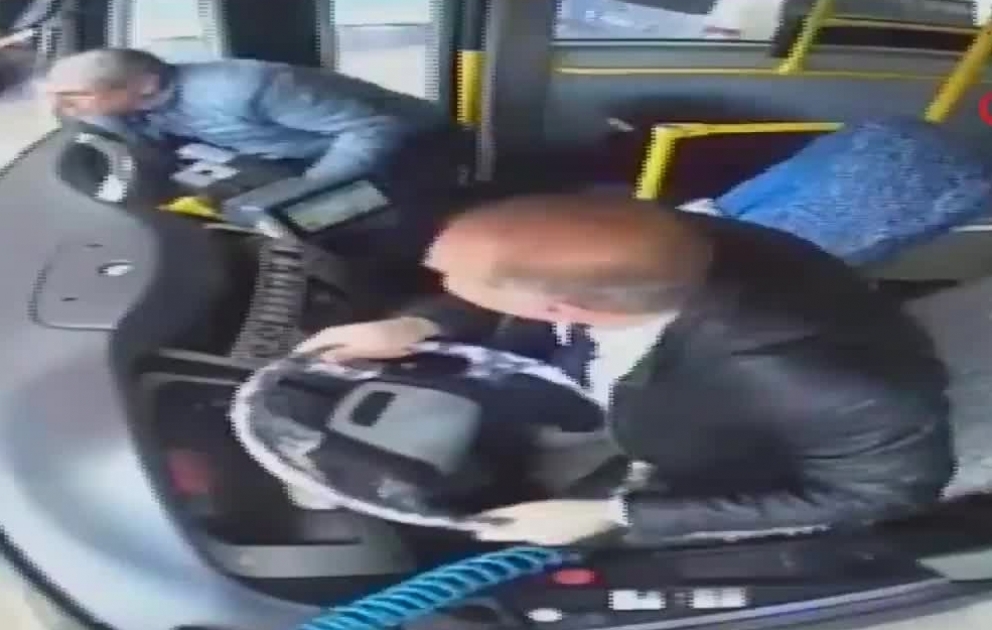 Avtobusdakı partlayış anı təhlükəsizlik kamerasına düşüb