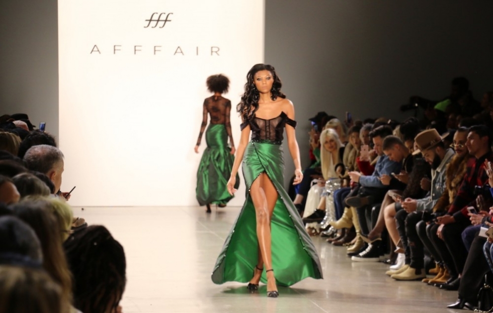 Un designer azerbaïdjanais présente sa nouvelle collection lors de la Semaine de la mode à New York