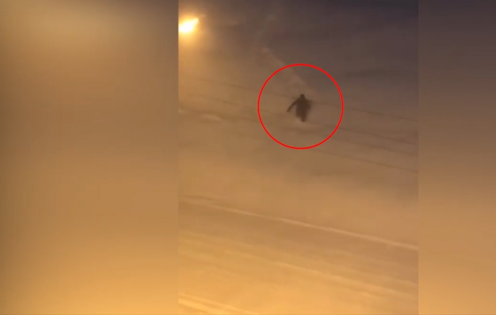 Видео с утопающим в снегу мужчиной стало вирусным в Сети