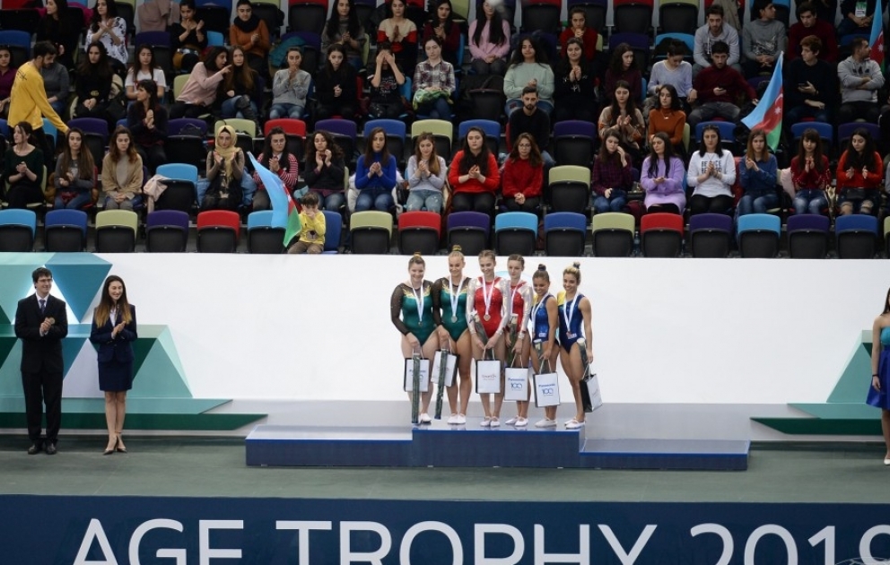 Belaruslu gimnastlar qadın batutçuların sinxron proqramında fərqləniblər