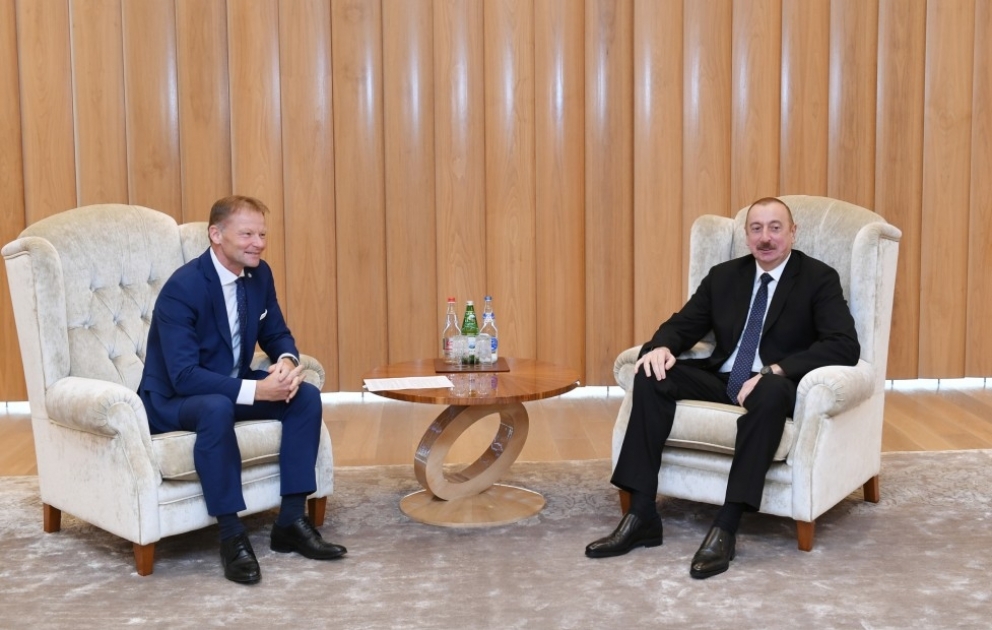 Президент Ильхам Алиев встретился с вице-президентом Европейского инвестиционного банка